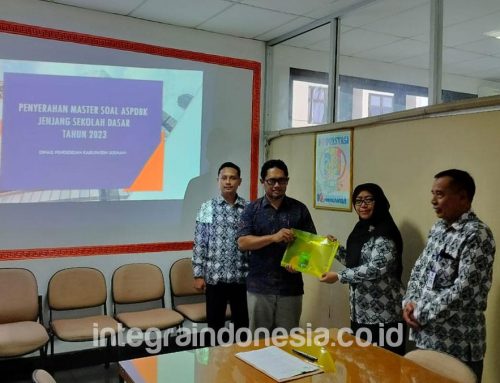 Penyerahan Master Soal Asesmen Standarisasi Pendidikan Daerah Berbasis Komputer Kabupaten Sleman