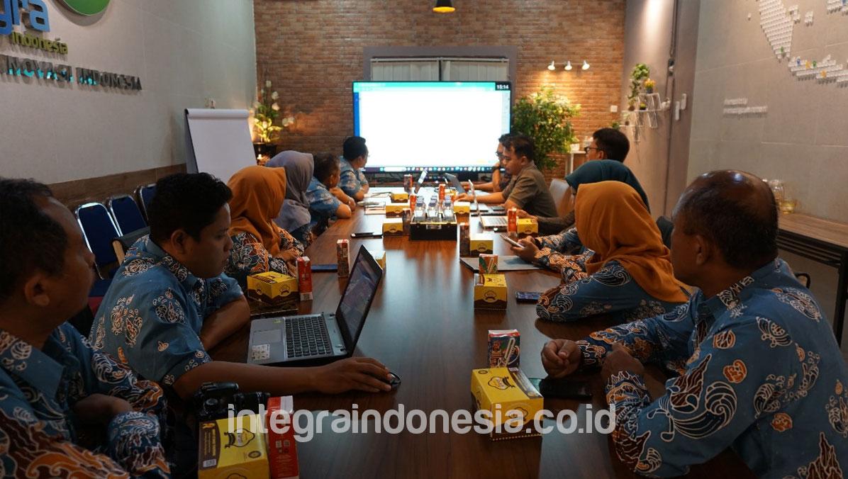 Paparan Akhir Pengembangan Sistem Informasi Penanggulangan Kemiskinan Bersama Bappedalitbang Pacitan