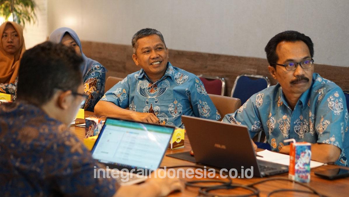 Paparan Akhir Pengembangan Sistem Informasi Penanggulangan Kemiskinan Bersama Bappedalitbang Pacitan