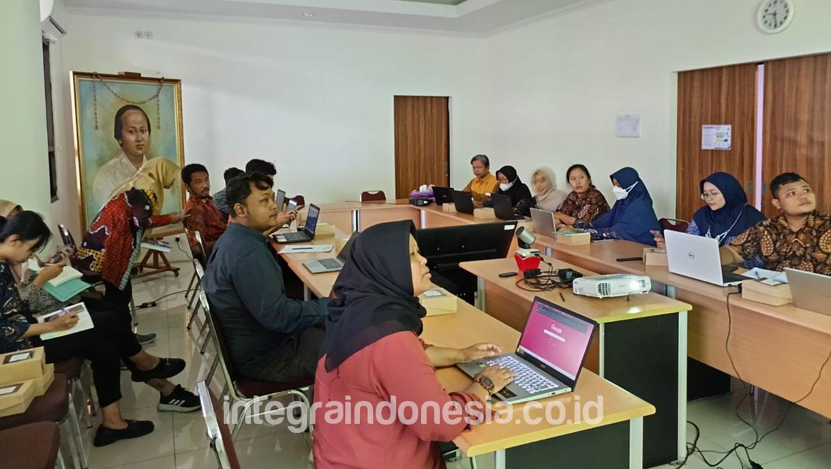 Pelatihan pengelolaan website Dinas P3AP2 DIY