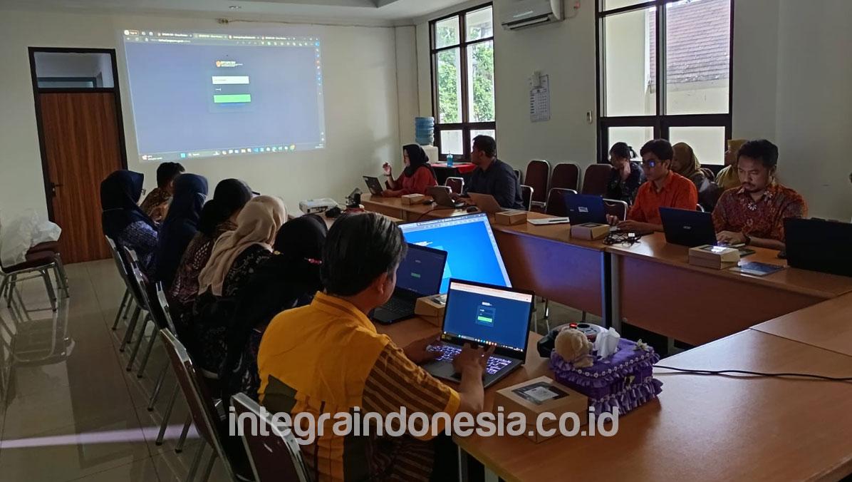 Pelatihan pengelolaan website Dinas P3AP2 DIY